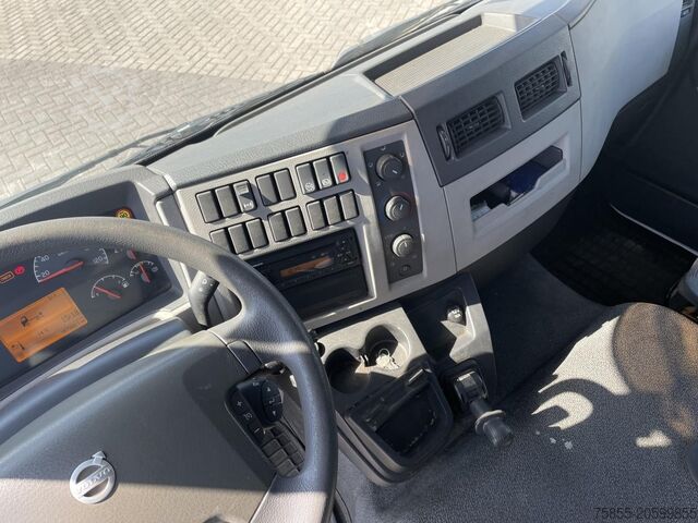 スーツケース Volvo FL240 Closed Box / Loading Lift / 157.000 KM