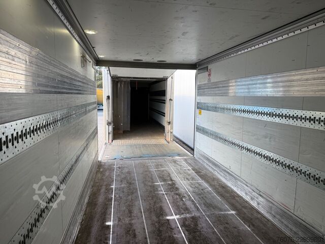 Camión frigorífico MERCEDES-BENZ 2540 LL 6x2/4 Kühlkoffer 8.2m LBW 2,5t  Carrier