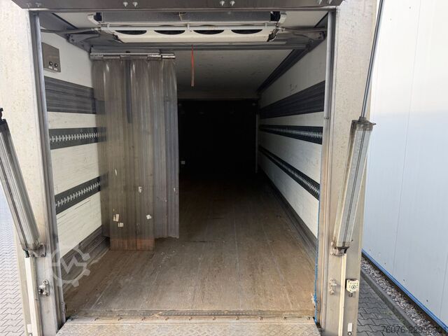 Camión frigorífico MERCEDES-BENZ 2540 LL 6x2/4 Kühlkoffer 8.2m LBW 2,5t  Carrier
