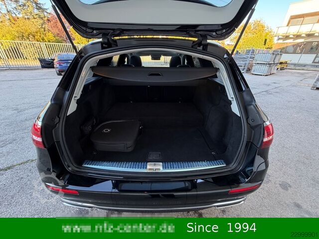 Miniautocarro MERCEDES-BENZ E 300 de 4Matic T Business-Paket PANO