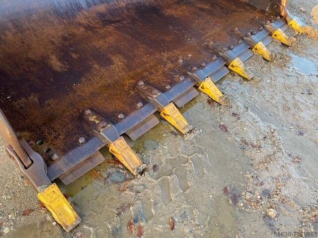 Liebherr (1884) L 586 ковш / ковш Liebherr (1884) L 586 Schaufel / bucket