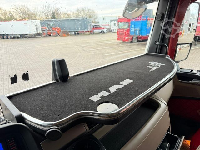 हेवी-ड्यूटी ट्रक MAN TGX 26.500 6x2 Hydraulik Exklusiv Innenraum