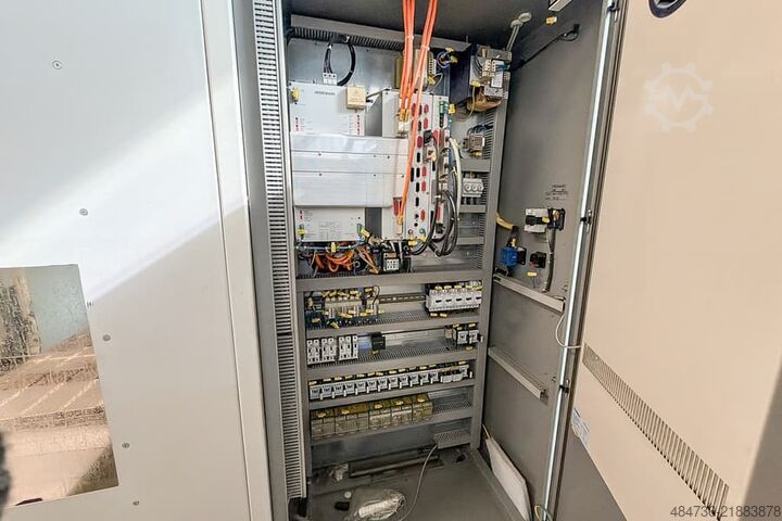 κατακόρυφο κέντρο κατεργασίας Deckel Maho DMC 63V