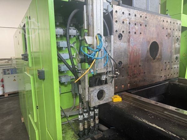 Sissepritsevormimis-masin Engel ES 1350/275 HL mit dem Roboter Engeel