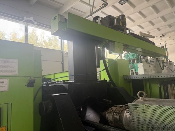 Sissepritsevormimis-masin Engel ES 1350/275 HL mit dem Roboter Engeel