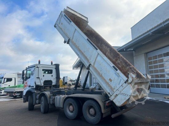 Camion basculante trilateral MERCEDES-BENZ AROCS 4145, 8X4 MEILLER-KIPPER, EURO 6, BORDMATIK