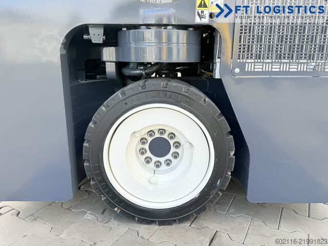 四向叉车 Combilift CB3000 GAS TRIPLEX 5500 POSITIONER