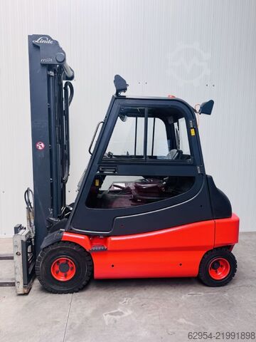 Elektrisk 4 -hjulet gaffeltruck Linde E 30 - 03 S Triplex Kabine ZVG