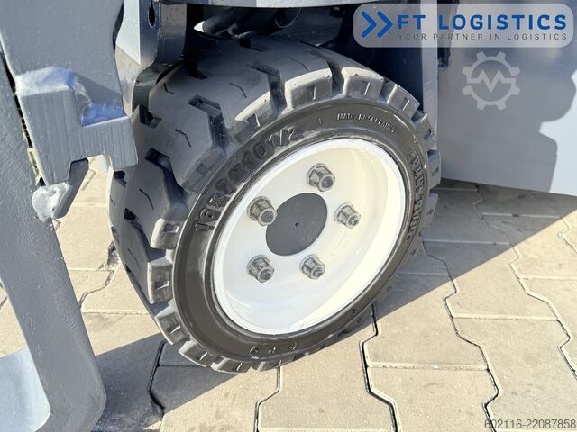 Carretilla retráctil de 4 vías Combilift CB2500 GAS TRIPLEX 6000 FREE-LIFT