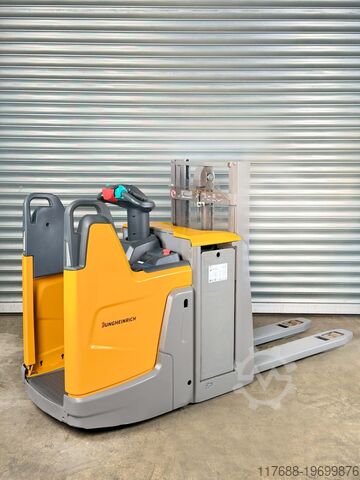 Yüksek kaldırma kamyonu sürücüsü Jungheinrich ERD 220 - Service Neu + Garantie - nur 3226 Std.