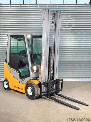 Nestekaasulla toimiva etukuormaaja Jungheinrich TFG 320s - Service Neu - STVO - Vollkabine - 6,5M