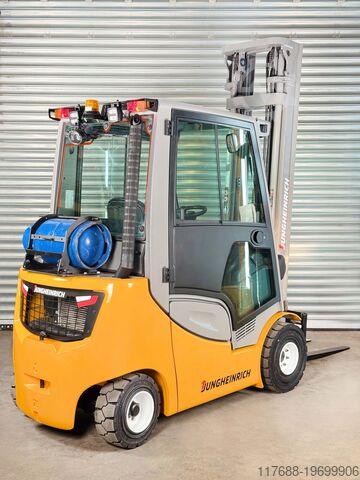 Nestekaasulla toimiva etukuormaaja Jungheinrich TFG 320s - Service Neu - STVO - Vollkabine - 6,5M