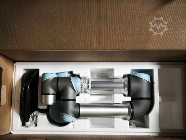 Industrijski robot Universal Robots Universal Robots UR5e with Teach Pendant