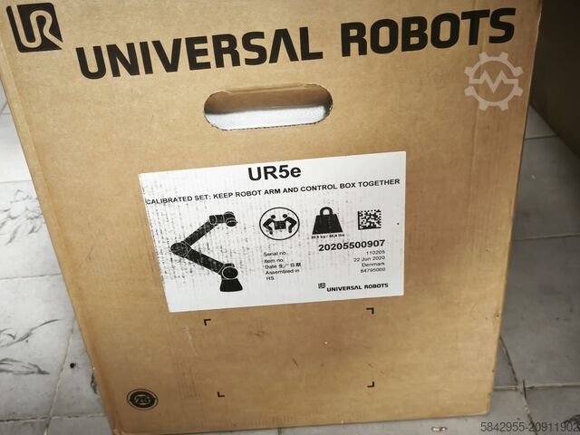 Industrijski robot Universal Robots Universal Robots UR5e with Teach Pendant