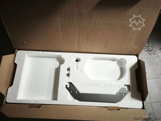 Industrijski robot Universal Robots Universal Robots UR5e with Teach Pendant