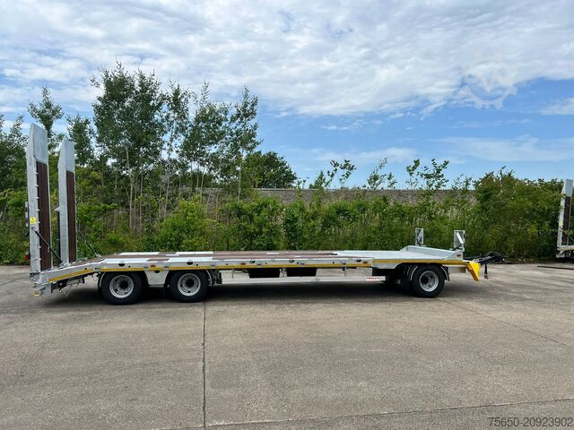 Remorque porte-engins surbaissée Möslein T 3-8,20 P VB H1  3 Achs Tieflader mit gerader Ladefläche 8,20 m, Neufahrzeug