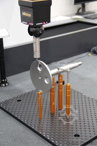 Koordináta-mérőgép Mitutoyo Crysta Apex S-9106 CMM