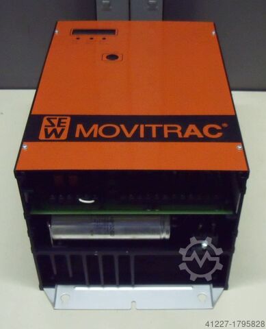 周波数インバーター 3 kW 4.8 kVA SEW Eurodrive Movitrac 204 XV