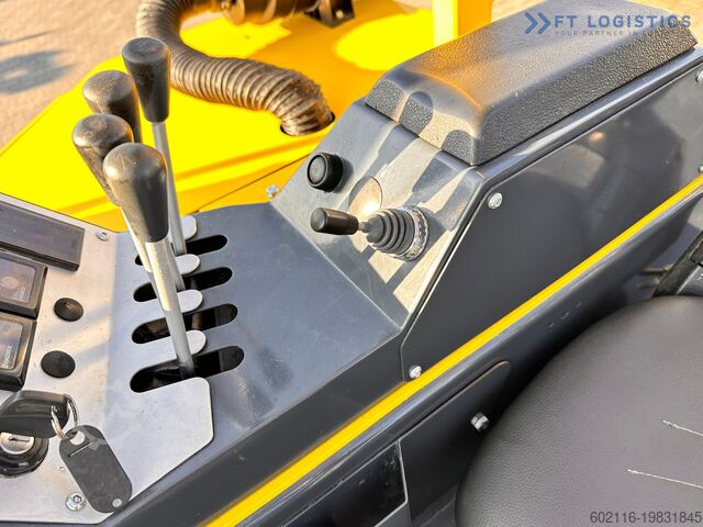 Carretilla elevadora de 4 vías Combilift CB3000 / FREE LIFT / NEW TIRES /LIKE NEW