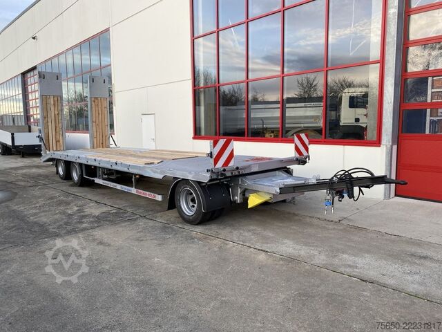 Niskopodna prikolica Möslein T 3-9,20 F Blatt  3 Achs Tieflader mit gerader Ladefläche 9 m, Neufahrzeug