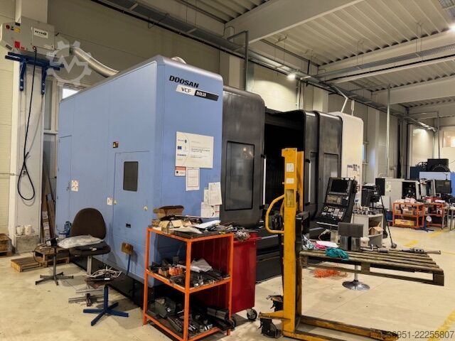 مركز خراطة وتفريز CNC DOOSAN VCF850