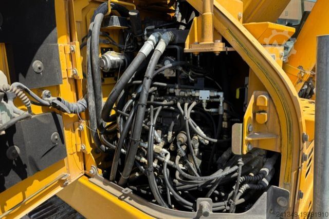 Pásové rýpadlo VOLVO ECR145DL Oilquick