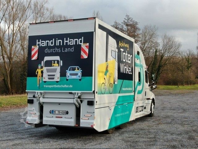 Staðlaður dráttarbíll FREIGHTLINER Cascadia