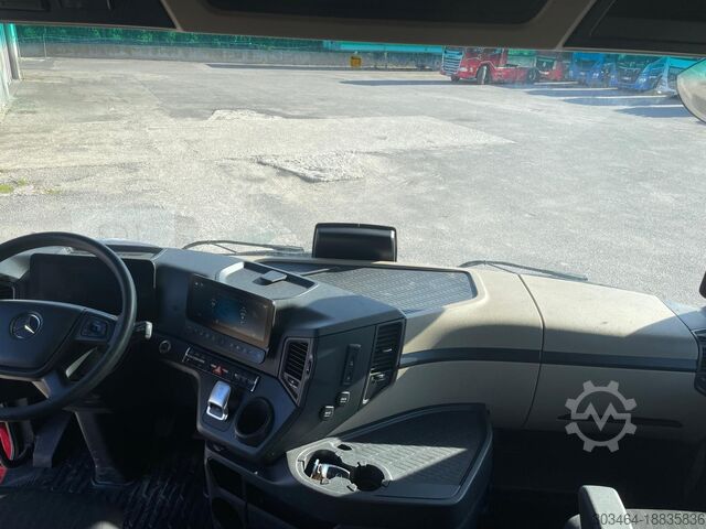 جرار الإطار Mercedes-Benz Actros 2551
