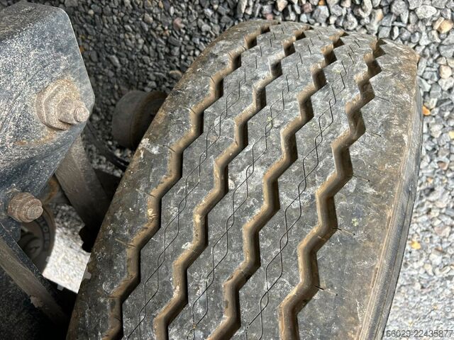 Semirremolque con plataforma de trabajo KRONE Stahlmatten Auflieger