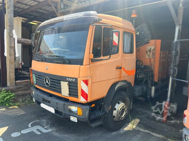 Ladbil med lad MERCEDES-BENZ LK 1324 6 Zylinder*Hiab 102 kran*OM 366Schalter*