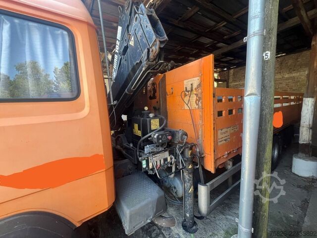 Ladbil med lad MERCEDES-BENZ LK 1324 6 Zylinder*Hiab 102 kran*OM 366Schalter*