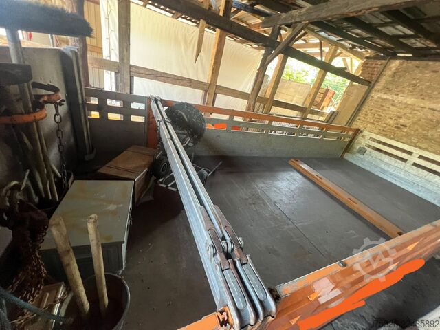 Ladbil med lad MERCEDES-BENZ LK 1324 6 Zylinder*Hiab 102 kran*OM 366Schalter*
