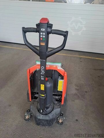 Empilhadeiras Elétricas de Palete Toyota LHE 130 castor