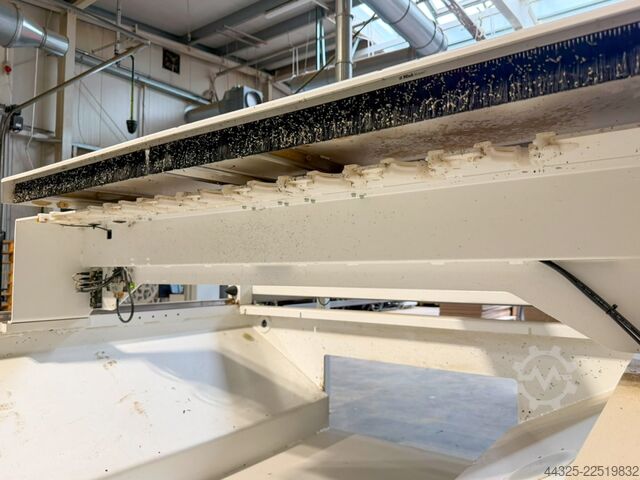 CNC Machine Centres For Routing, Drilling And Edgebanding. HOMAG CENTATEQ E-310