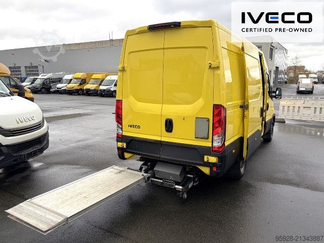 Furgoneta de caja alta IVECO 35S14V, Klima, Navi, LBW, Rückfahrkamera