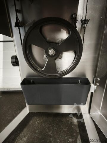 MEDOC製の肉や骨の切断用帯鋸 MEDOC BGR 300