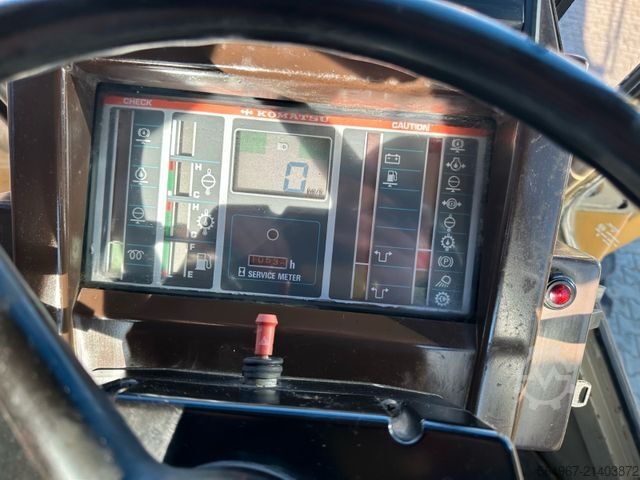 Ratinis krautuvas KOMATSU WA 200