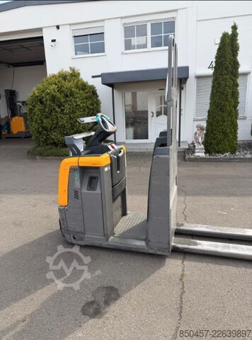 Láréttar pöntunarafgreiðsluvélar Jungheinrich ECE 225 Li-on 4pc available