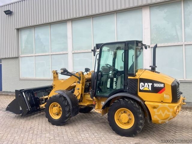 ホイールローダ Caterpillar 906 M     2016