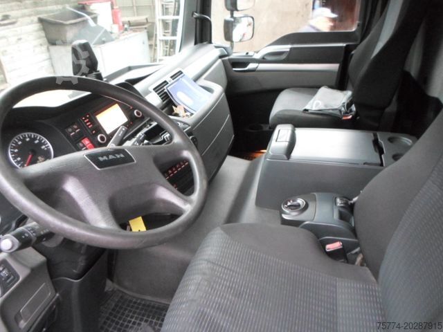 Autocamion cu caroserie tip cutie MAN TGL  12.220 / Koffer/LBW 3000 KG