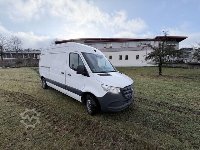 รถตู้ตู้ทึบ Mercedes-Benz Sprinter 214