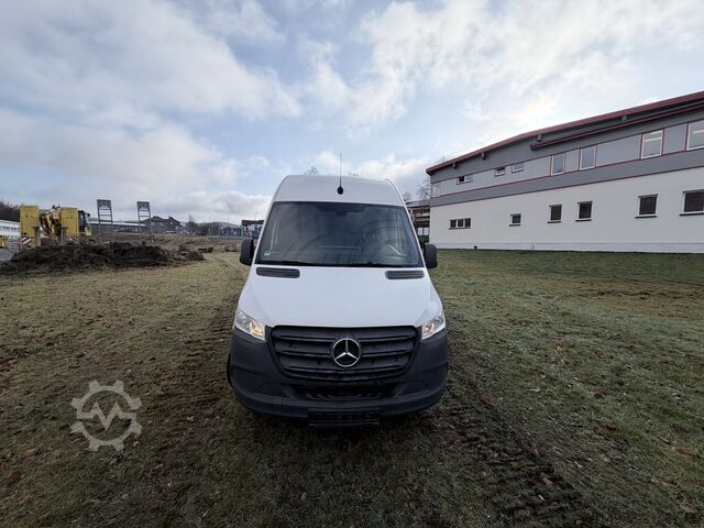 รถตู้ตู้ทึบ Mercedes-Benz Sprinter 214