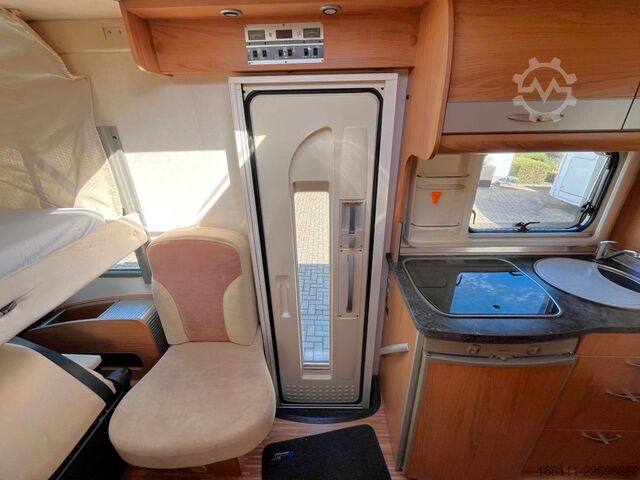 Integrovaný obytný vůz BÜRSTNER Aviano I640 G - Hub/Einzelbetten - 2 x Klima