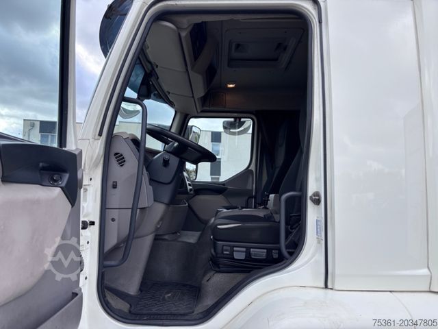 Škatlasti tovornjak DAF LF 320 Sleeper Cab Koffer mit LBW Automatik AHK
