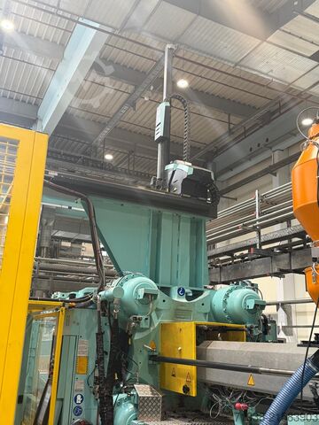 Máquina de moldeo por inyección Engel DUO 5550/650 pico