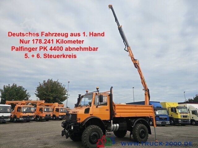 Grúa montada en camión Unimog U2150 4x4 Kran abnehmbar Palfinger Hakenhöhe 10m