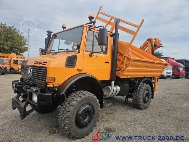 Grúa montada en camión Unimog U2150 4x4 Kran abnehmbar Palfinger Hakenhöhe 10m