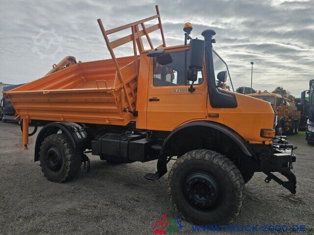Grúa montada en camión Unimog U2150 4x4 Kran abnehmbar Palfinger Hakenhöhe 10m