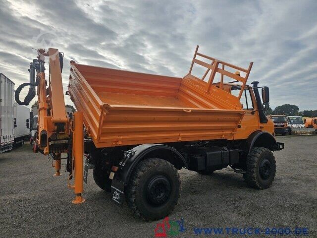 Grúa montada en camión Unimog U2150 4x4 Kran abnehmbar Palfinger Hakenhöhe 10m
