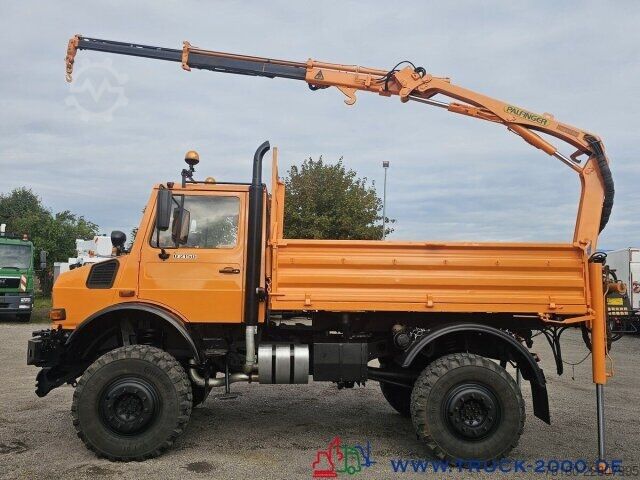 Grúa montada en camión Unimog U2150 4x4 Kran abnehmbar Palfinger Hakenhöhe 10m